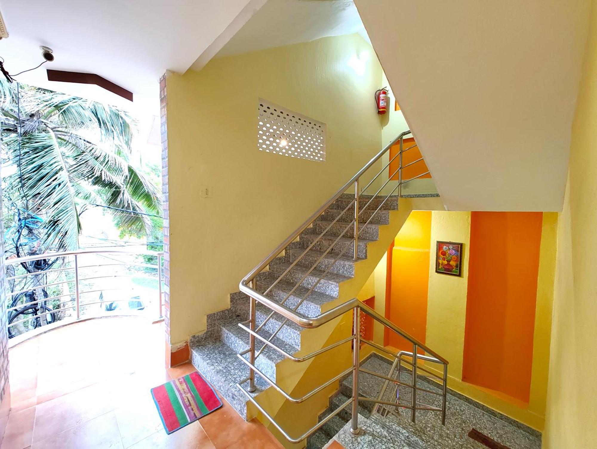 Goroomgo Sahoo Palace Puri - Prime Location Near Sea Beach - Excellent Service With Parking Facilities Bagian luar foto