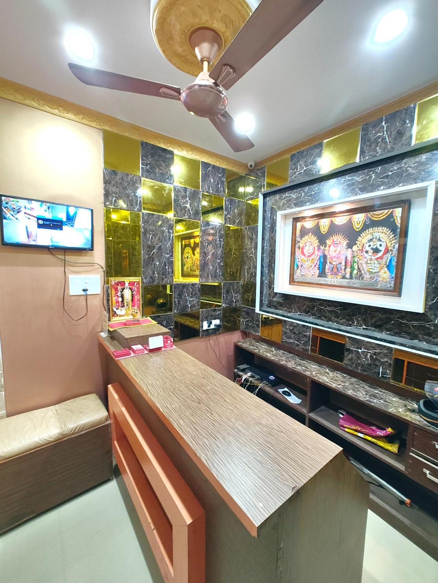 Goroomgo Sahoo Palace Puri - Prime Location Near Sea Beach - Excellent Service With Parking Facilities Bagian luar foto